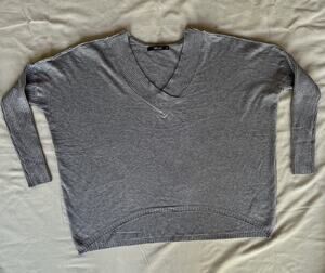 Deluc Women’s L Gray V Neck Oversized Sweater Ribbed Sleeves Curved Hem Relaxed